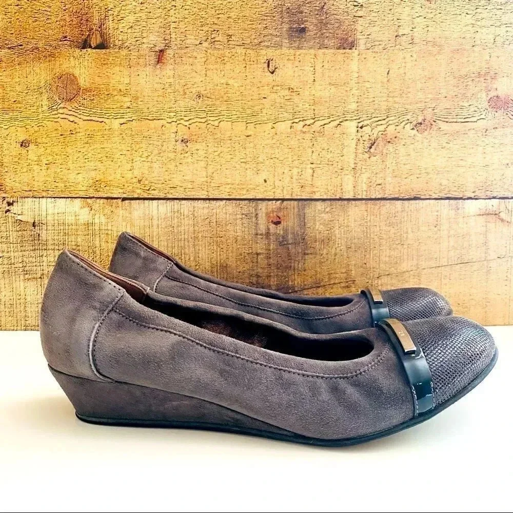 AGL Attilio Giusti Leombruni ‘Bar’ Suede Leather Wedge Pumps